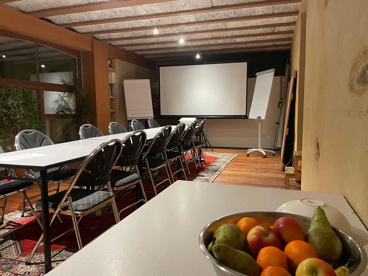 La petite salle installée pour une réunion