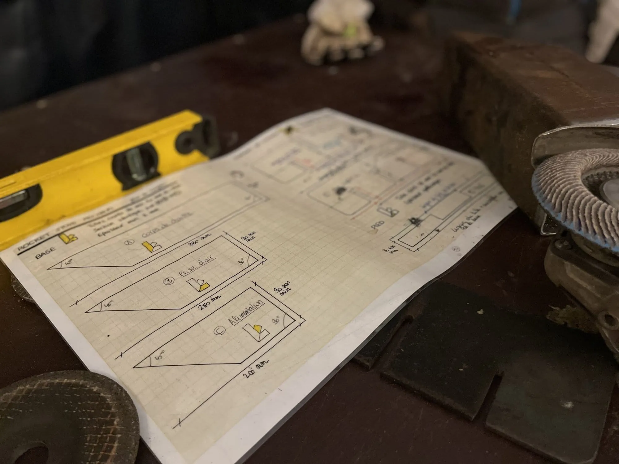 Low-tech: réchaud rocket stove et travail du métal